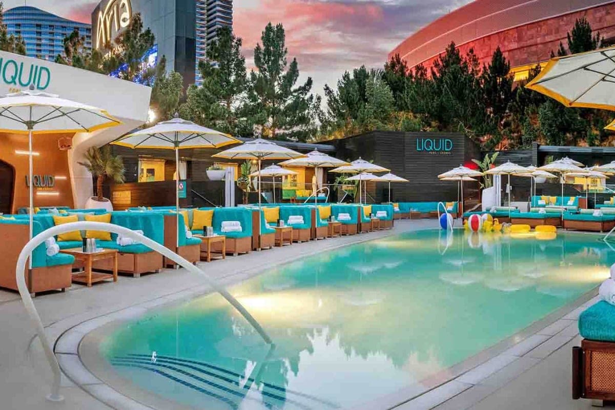 Liquid Pool Lounge